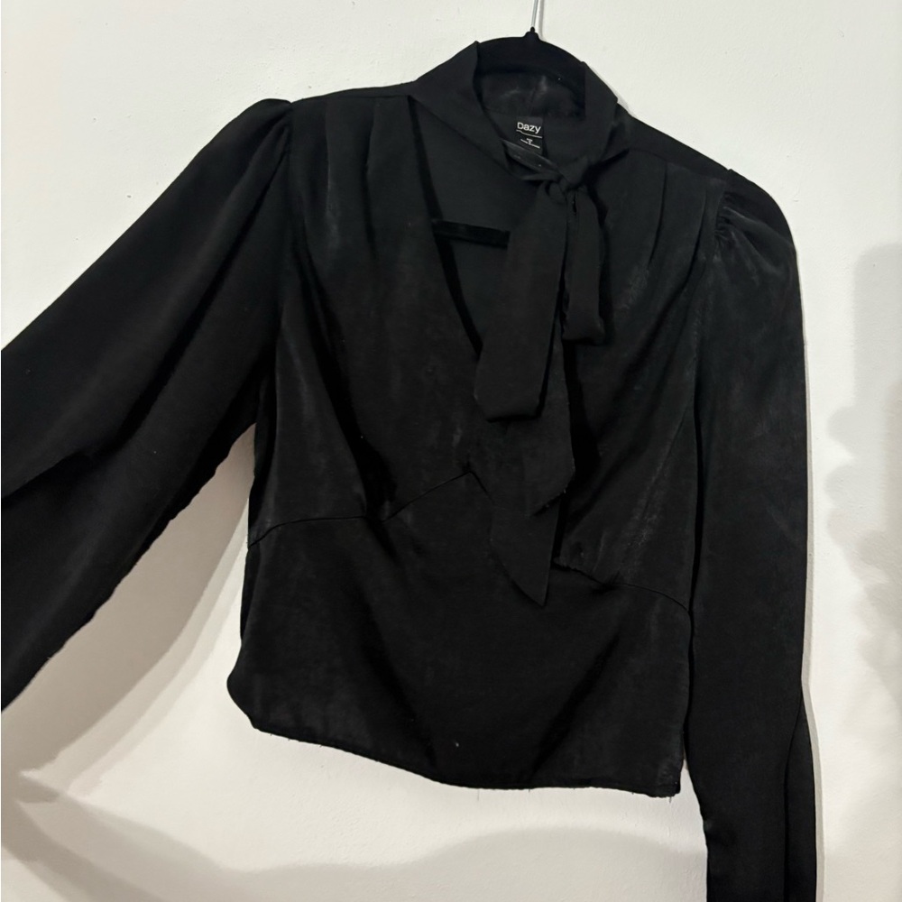 Chic Elegant Black Blouse with Tie Accent